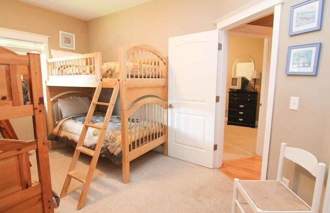 Lola's Lighthouse - Photo 13