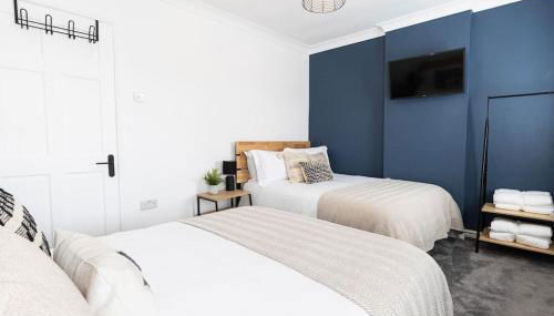 Steel Town Lodge - Contractor & Family Stay with Dart Board - Foto 3