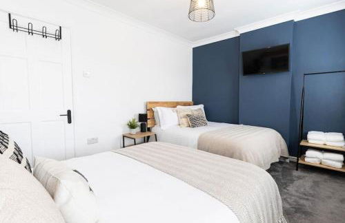 Steel Town Lodge - Contractor & Family Stay with Dart Board - Foto 3