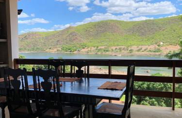 Casa Amarela - 3 suítes e piscina - Foto 1