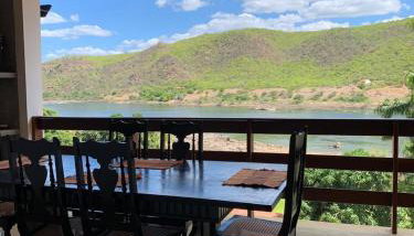 Casa Amarela - 3 suítes e piscina - Foto 1