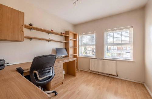 SPACIOUS 3 BEDROOM HOME - GREAT FOR FAMILIES! - By Tempstay - Foto 10