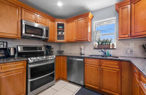 Modern 4BR Getaway Pet Friendly Outdoor Lounge - Foto 16