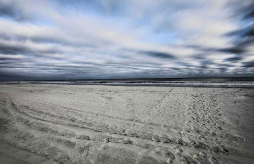 Steps to Ocean Breezy Myrtle Beach Bungalow! - Foto 35