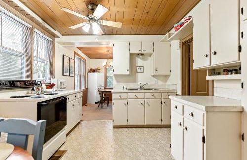 The Bott Cott: Cozy 3-Bedroom Retreat in Grand Haven - Foto 3