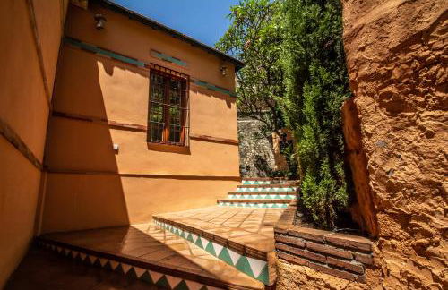 Villa Regionalista principios Siglo XX 1919 -Pedregalejo-Baños del Carmen-A UNOS METROS DEL MAR!!! PISCINA CLIMATIZADA BAJO PETICION - Photo 31