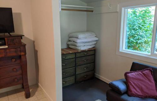 1870s Stained Glass Nostalgia - Foto 20