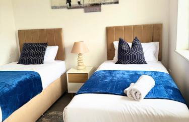 Spacious 3-Bed House - Contractors & Families - Free Parking - Fast Wifi - Foto 11