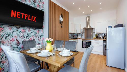 Stylish 3 Bedroom Sea View Apartment -Free Parking- Sleeps 9 - Foto 3