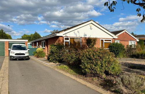 Modern 3 Bedroom Bungalow, EV Friendly, Parking Included - Foto 50