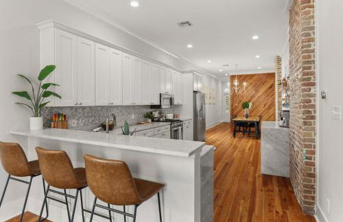 Upscale 3 Bed 2 Bath Private Home in Uptown New Orleans! Close to Magazine Street, Universities, & French Quarter - Photo 10