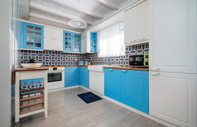 Seabreeze Villa - with Jacuzzi & heated pool - Photo 18