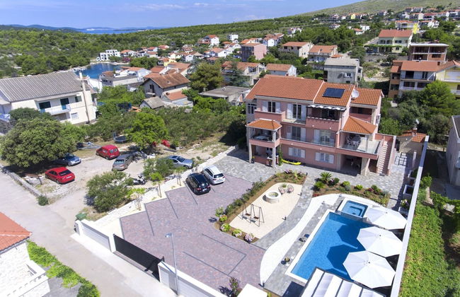 Exquisite Villa with Private Hot Tub in Grebaštica - Foto 17