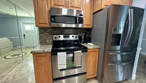 BLD Vacation Residences - Photo 4, stove