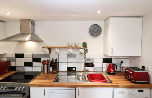 Wisteria Cottage - Photo 6