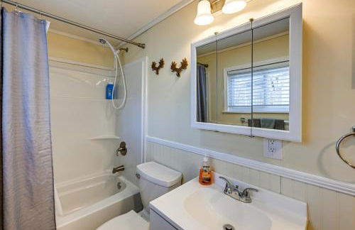 Shared Hot Tub and Fire Pit Tranquil Whittier Gem! - Foto 16