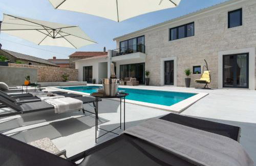 Designer Villa Simone - Modern & Heritage Style with Office - Foto 33