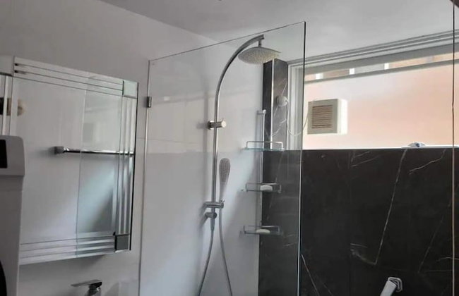 Homely 1 Bedroom Retreat in South Yarra With Balcony - Foto 8