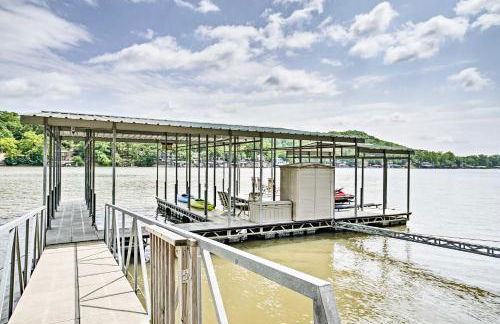 Dock and Waterfront Deck! Lake of the Ozarks Home - Foto 3