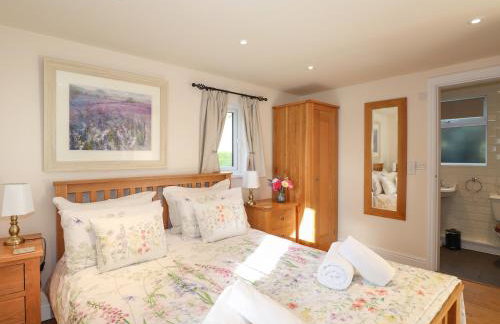 Highbeck Cottage - Photo 9