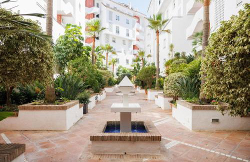 MARBELLA BANUS SUITES - Banús - Medina Garden - Brand New 1BR - 1BA - Outdoor Terrace - Bright & Modern - Pool - Steps from Puerto Banús Marina - Walk to El Corte Ing Luxury Shopping Mall - Photo 39