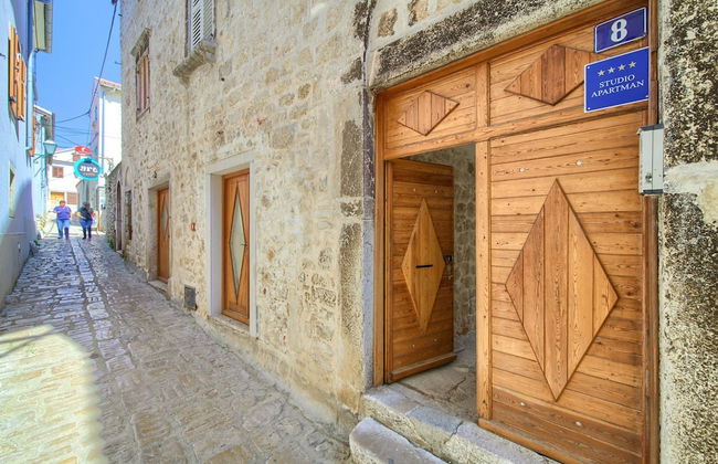 Chic and Charming Krk Downtown Apartments - Photo 31