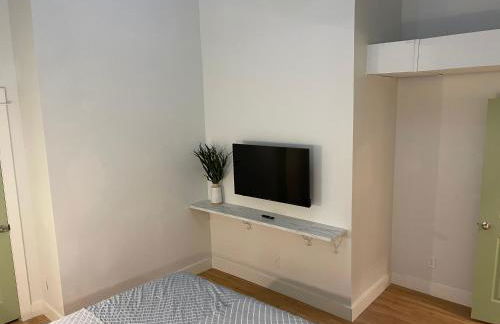 Lou-City Penthouse Suite! Savor Life with Hollyhock - Photo 7