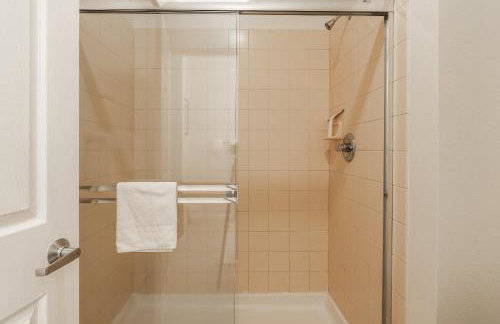 Mammoth Green #210 - Nearly Ski-in Ski-Out 2 Bedroom 2 Bath, Sleeps 6 on Golf Course - Photo 16