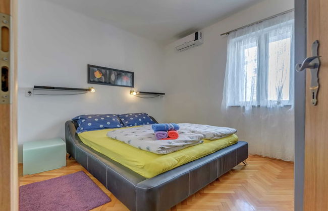 Luxurious Holiday Home in Arbanija with Hot Tub - Photo 5