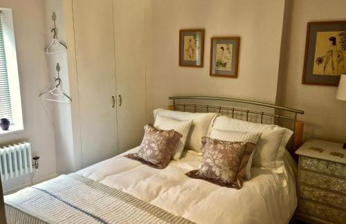 Beautiful stylish 2 bed apartment with free parking - Photo 14