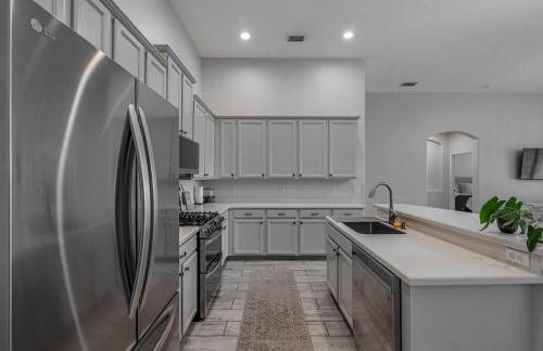 Large 5 bd home close to Beaches - Photo 66