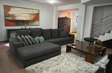 Sobrado luxuoso próximo ao vaca brava - Foto 1