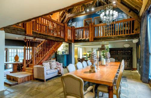 Willowberry Barn - Exclusive Home with Hot Tub - Photo 13