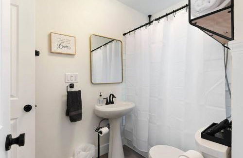 East Sac Getaway, Walking Distance to Hospitals - Photo 29