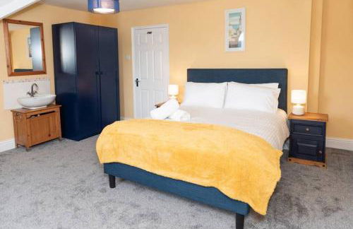 Large House in Looe, Near Beach and Bars with Great Views, Free Parking and Free Access to a Nearby Indoor Swimming Pool - Foto 27