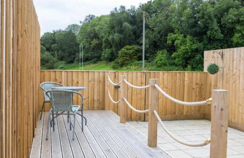 Sleeps 6. Free Wifi. Free Parking central location. - Photo 61