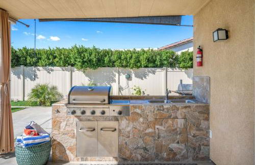 Views, Gameroom, Saltwater Pool & Hot tub, Firepit by MariamsBnb - Foto 28