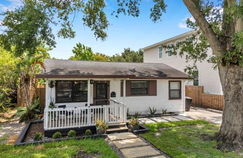 Close to downtown& beach- pool, porch, fenced yard - Foto 9