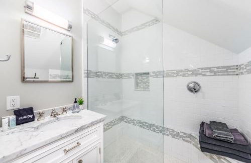 Modern Tudor Style Carriage House - Patio & grill - Foto 4