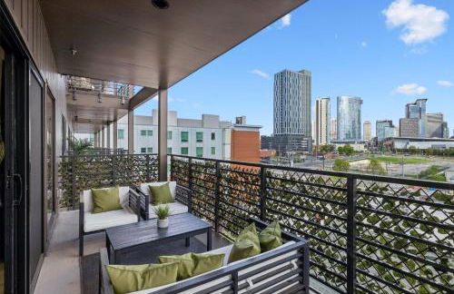 Skyline Nights in Downtown Nashville Walk to Broadway with Pool and Gym - Foto 39