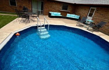 Texas Speedway Retreat: Desk + Cowboy Dipping Pool by Vacation Your Way - Foto 24