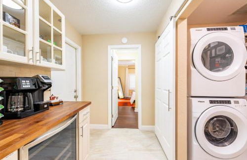 Colorful Home - Pool - Game Room - Basketball Court - BBQ & More - Photo 36