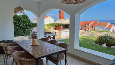 Apartments Mikulić - Photo 1, Garden view