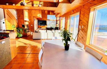 Unforgettable 4 bedroom 3 bath waterfront cabin - Photo 36