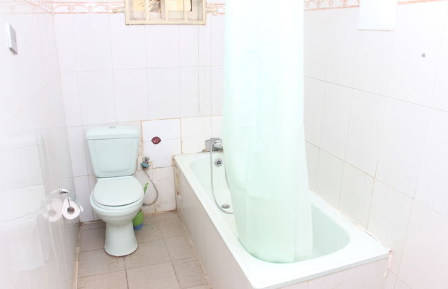 Barcelona Apartment - Photo 9