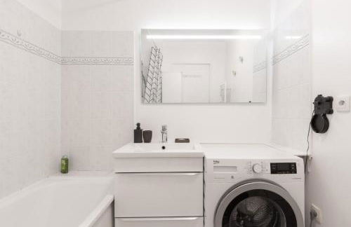 Beautiful apartment equipped near train parking - Foto 16