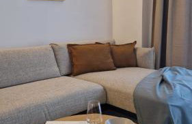Modern 2BDR Apartment - Business Zone - Free Garage Parking - Photo 1