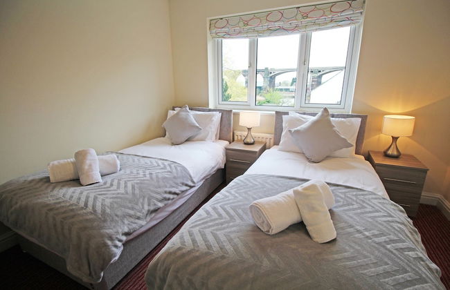 3 Bedroom Holiday Home With River Views - Photo 4