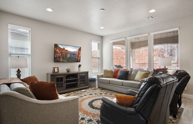 All Inn the Family - Photo 1