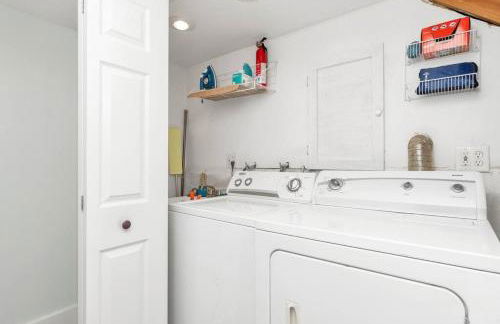 Vintage Westlake Hideaway with Patio & Lake Views - Foto 22